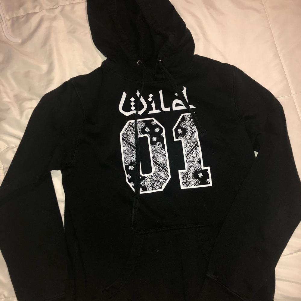 Black Sweatshirt.